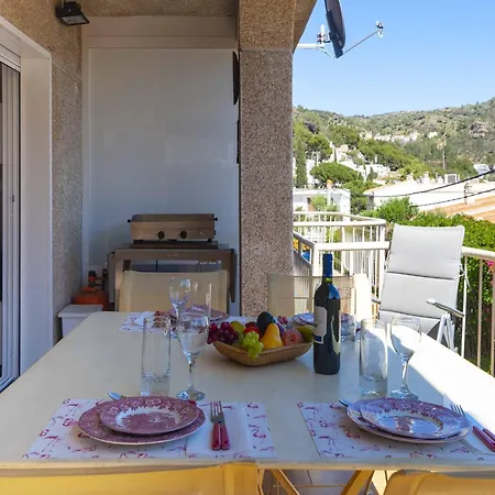 Beautiful 1 Bedroom In Roses דירה *