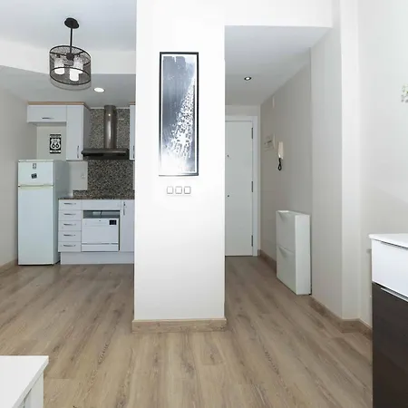 Beautiful 1 Bedroom In Roses דירה *
